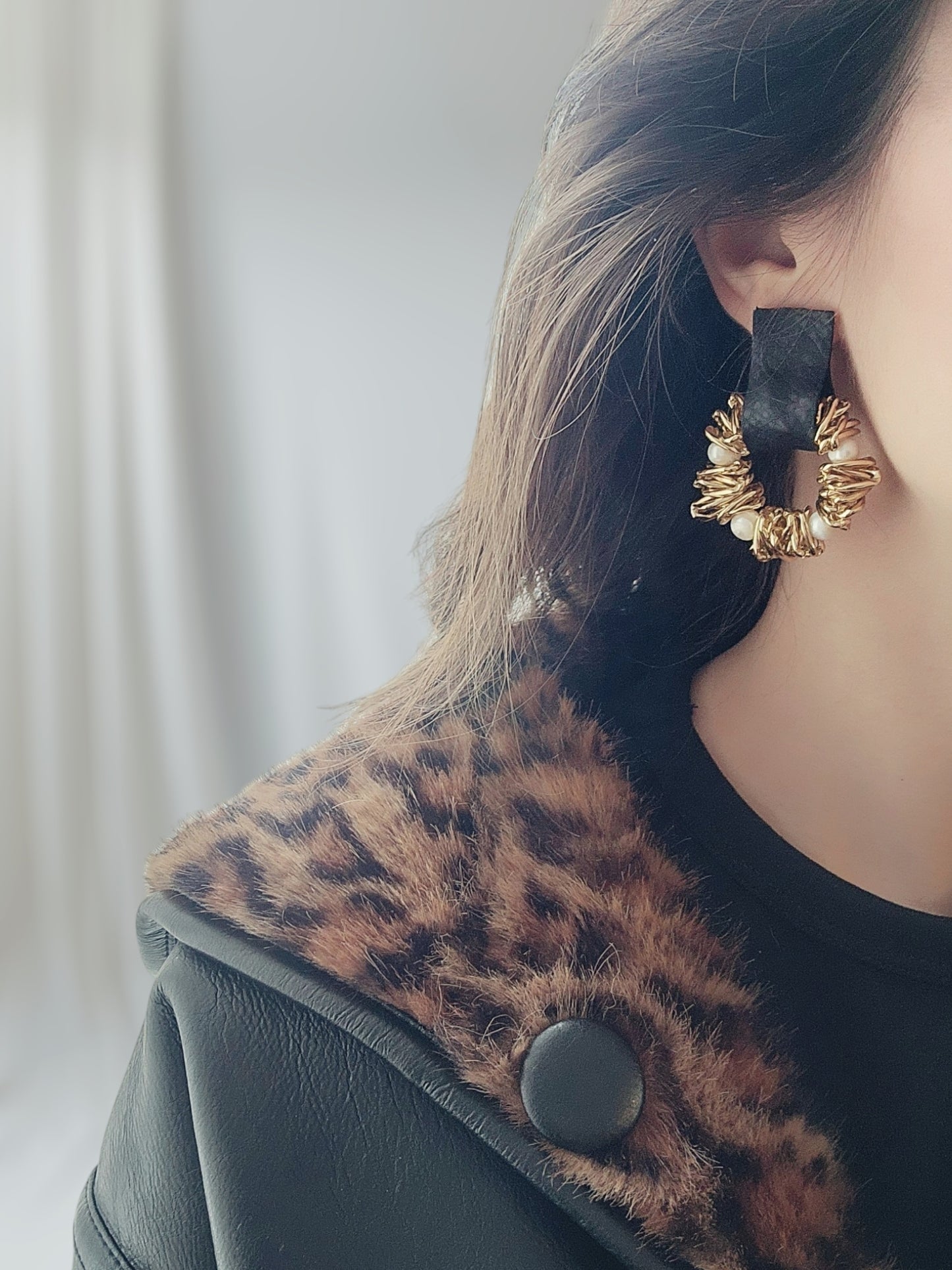 Black Leather Earrings with Cultured Pearls