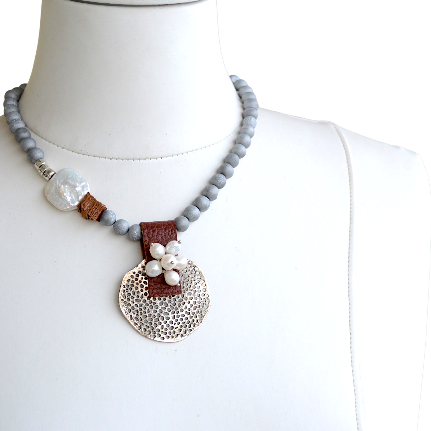 İnci ve Mat Pirit Taşlı Kolye