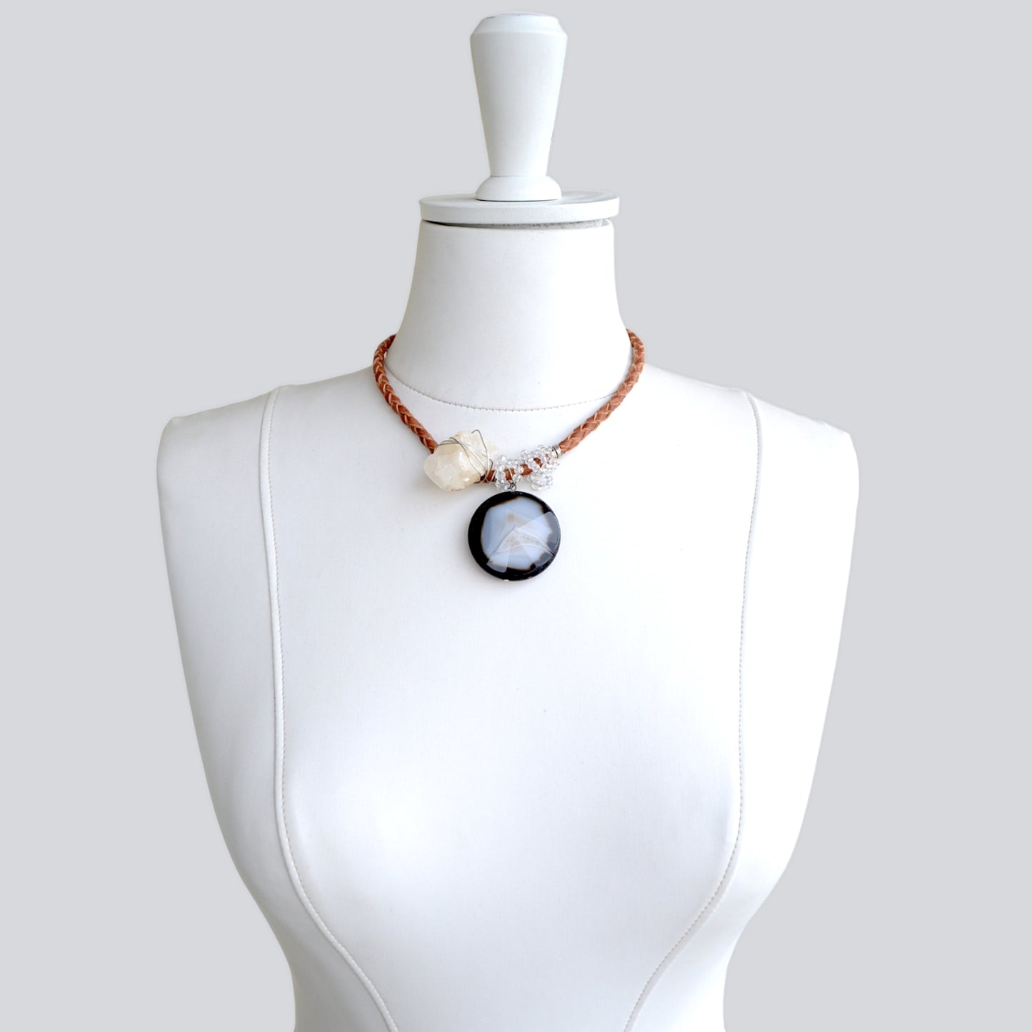 Akik ve Ham Kuvars Taşlı Deri Kolye