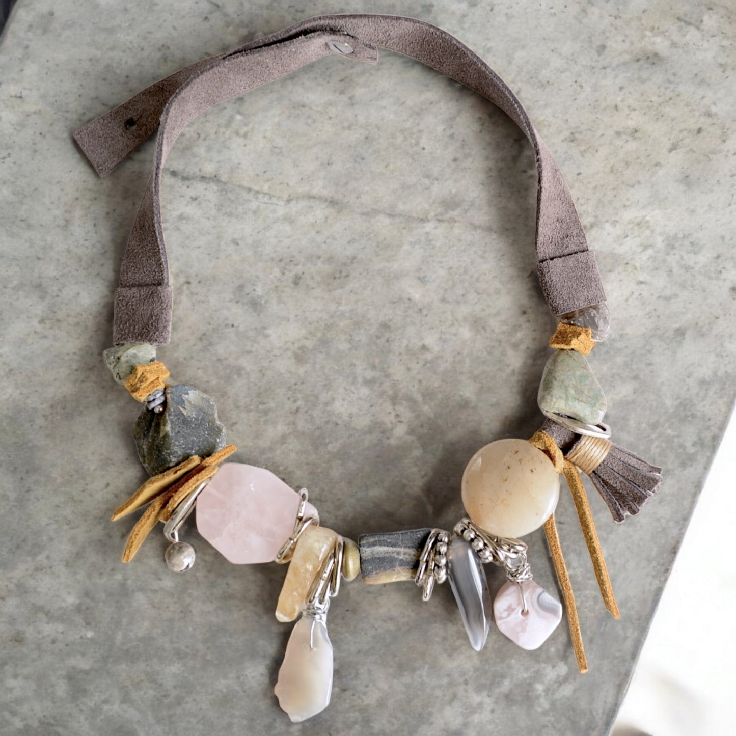 Deri Detaylı Doğal Taş Kolye