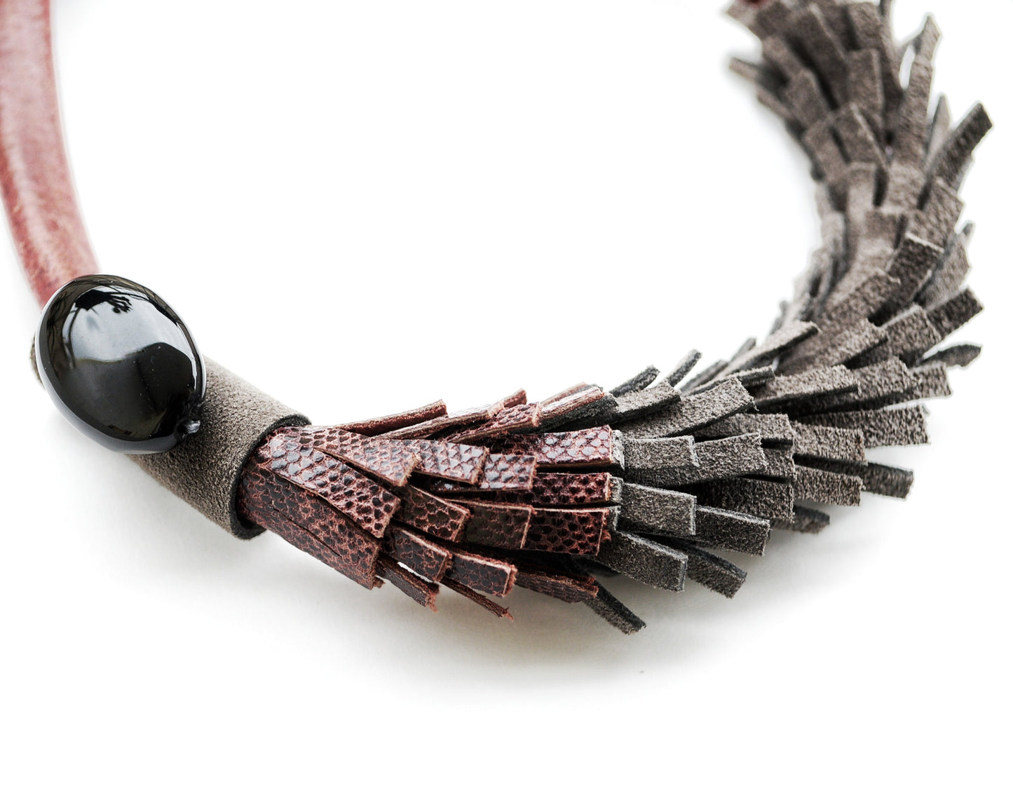 Oniks Taşlı Bordo Deri Kolye