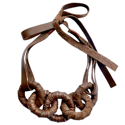 Tel Detaylı Kahverengi Deri Kolye