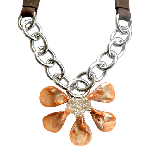 Sedef Taşlı Kahverengi Deri Kolye