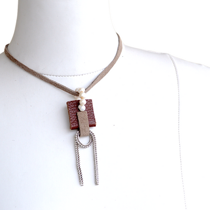 Kültür İncili Deri Kolye