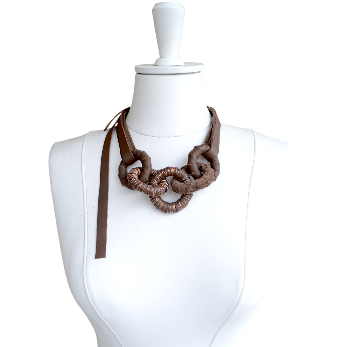 Tel Detaylı Kahverengi Deri Kolye