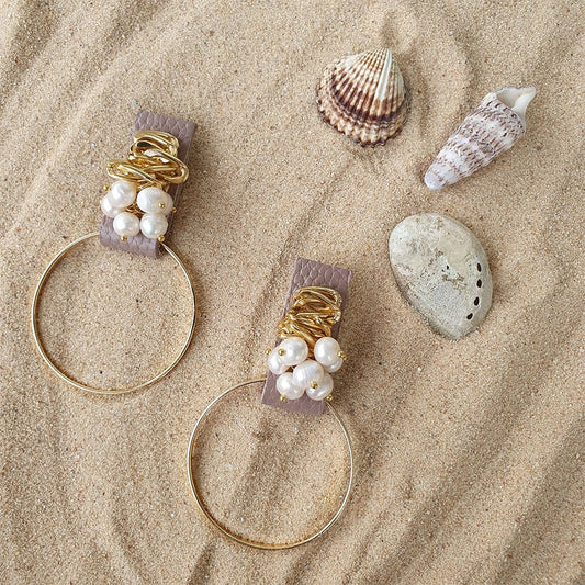 Deri Üzeri İnci İşlemeli Halka Küpe