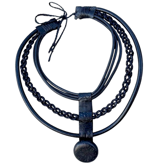 Lav Taşlı Siyah Deri Kolye