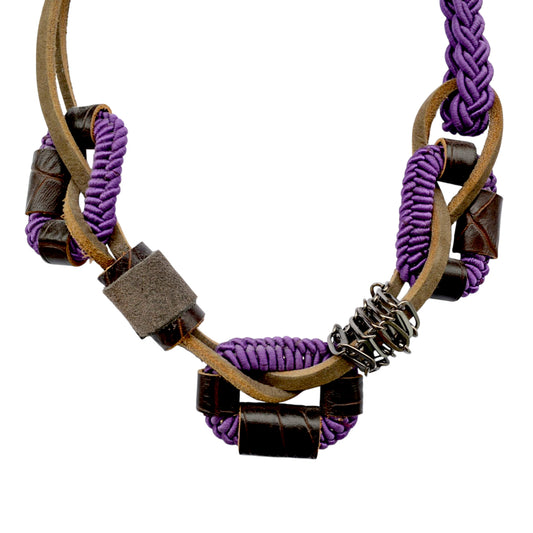 Mor Detaylı Kahverengi Deri Kolye