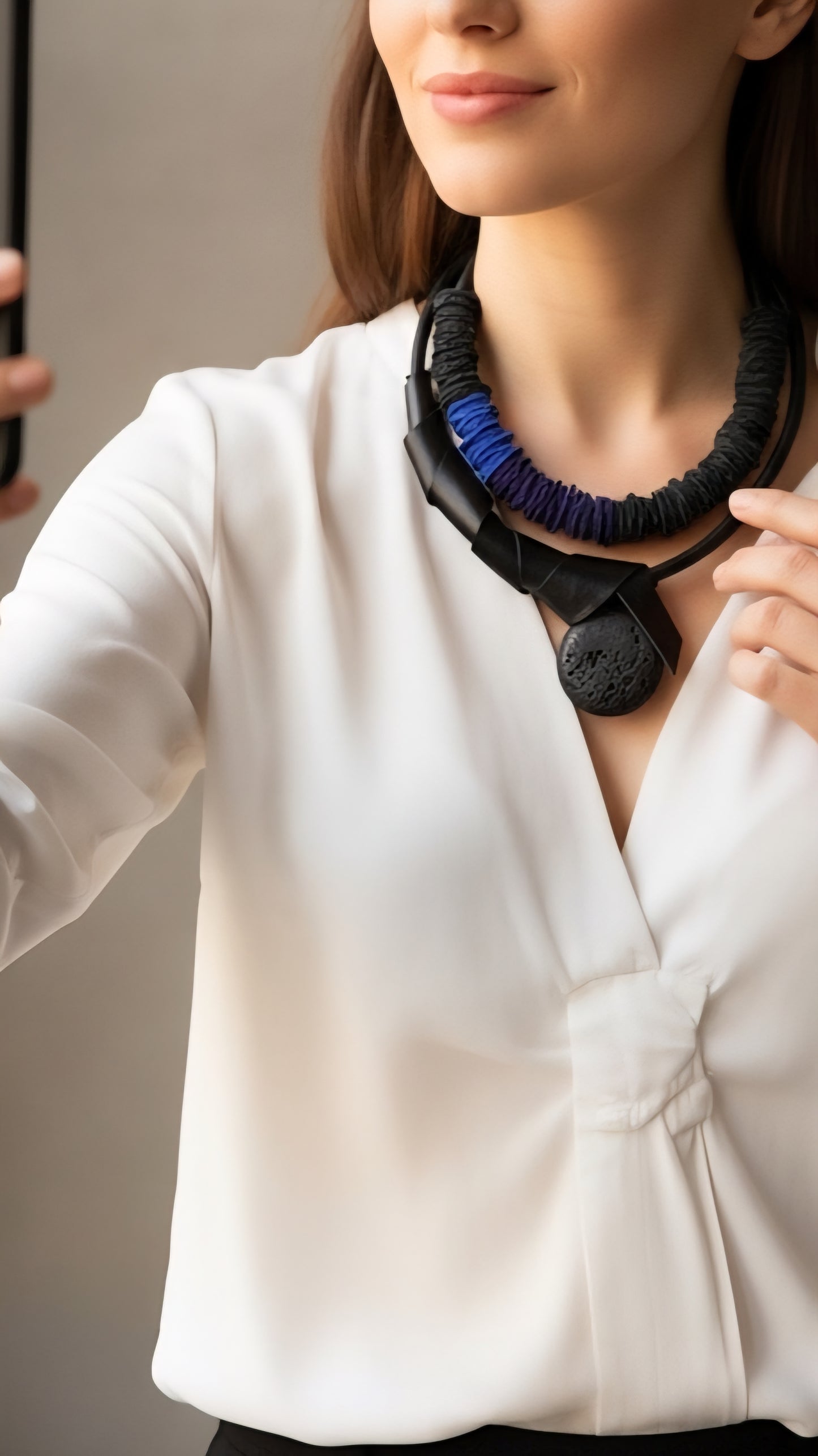 Lav Taşlı Siyah Deri Kolye