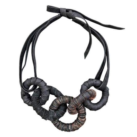 Tel Detaylı Hakiki Deri Kolye