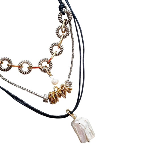 İnci Detaylı Siyah 3 Kat Kolye