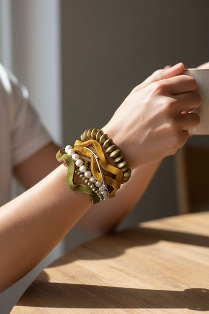 İncili Dalgalı Deri Bileklik