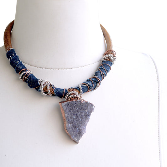 Ametist Taşlı Denim Detaylı Deri Kolye